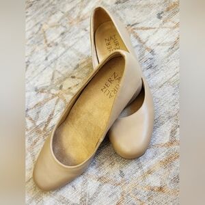 Naturalizer Beige Women's Pumps